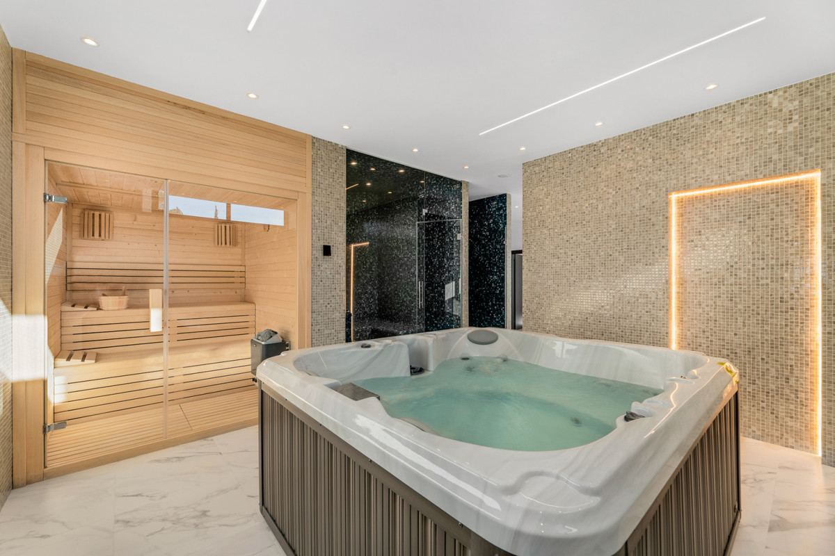 Villa for sale in Benahavís