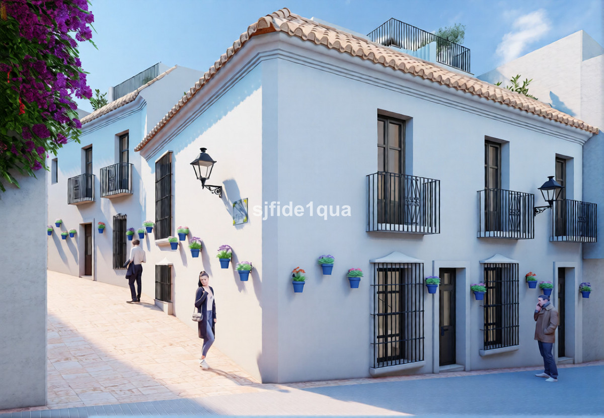 House for sale in Estepona