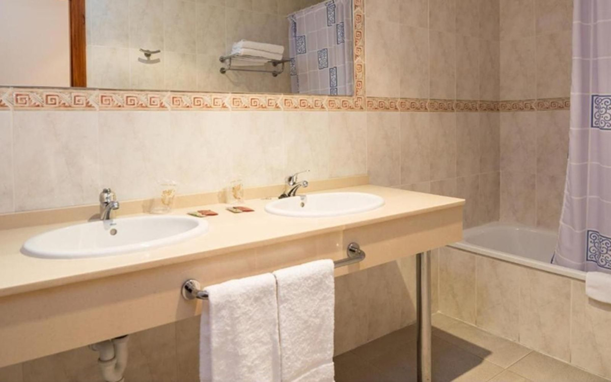 Building for sale in Estepona