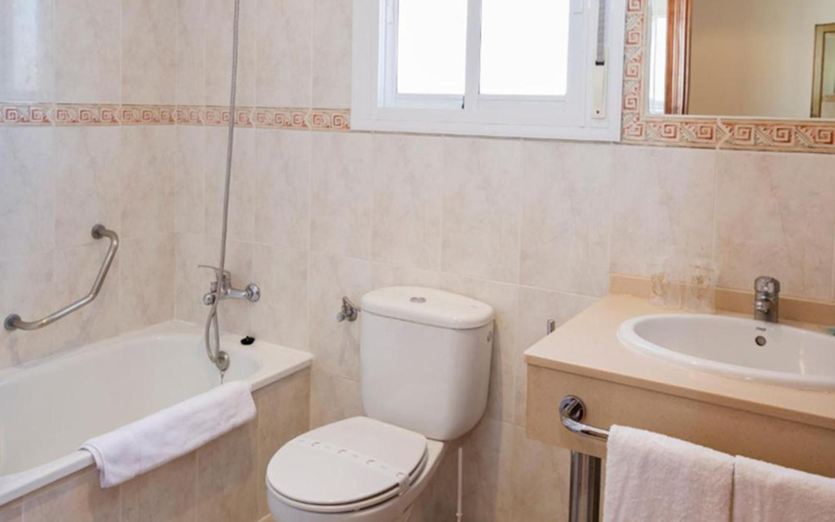 Building for sale in Estepona