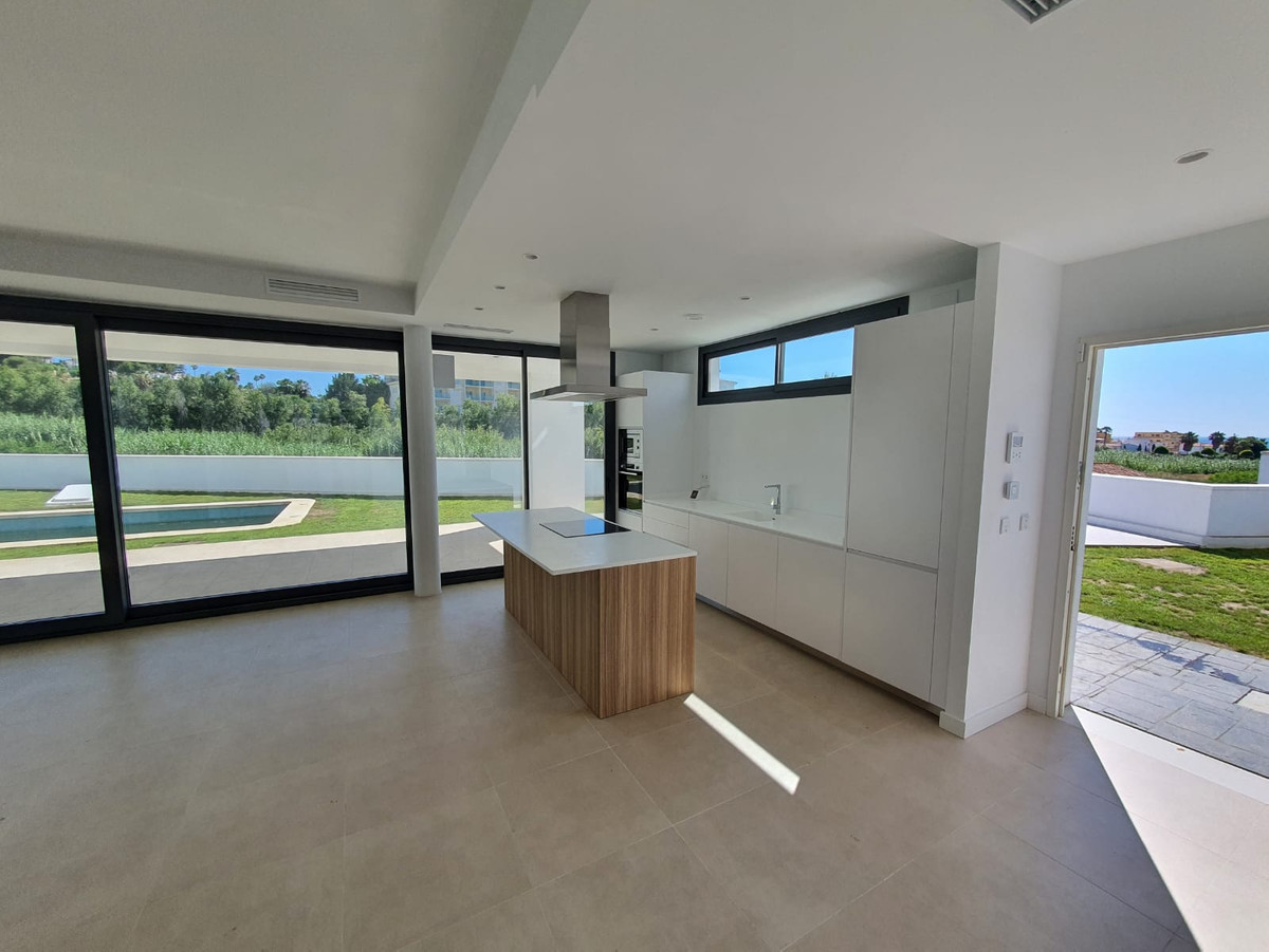 Villa til salgs til La Duquesa (Manilva)