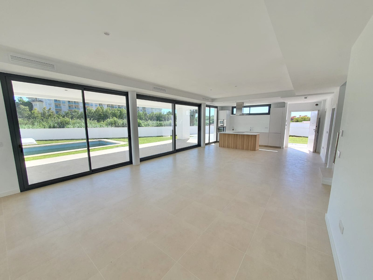 Villa til salgs til La Duquesa (Manilva)