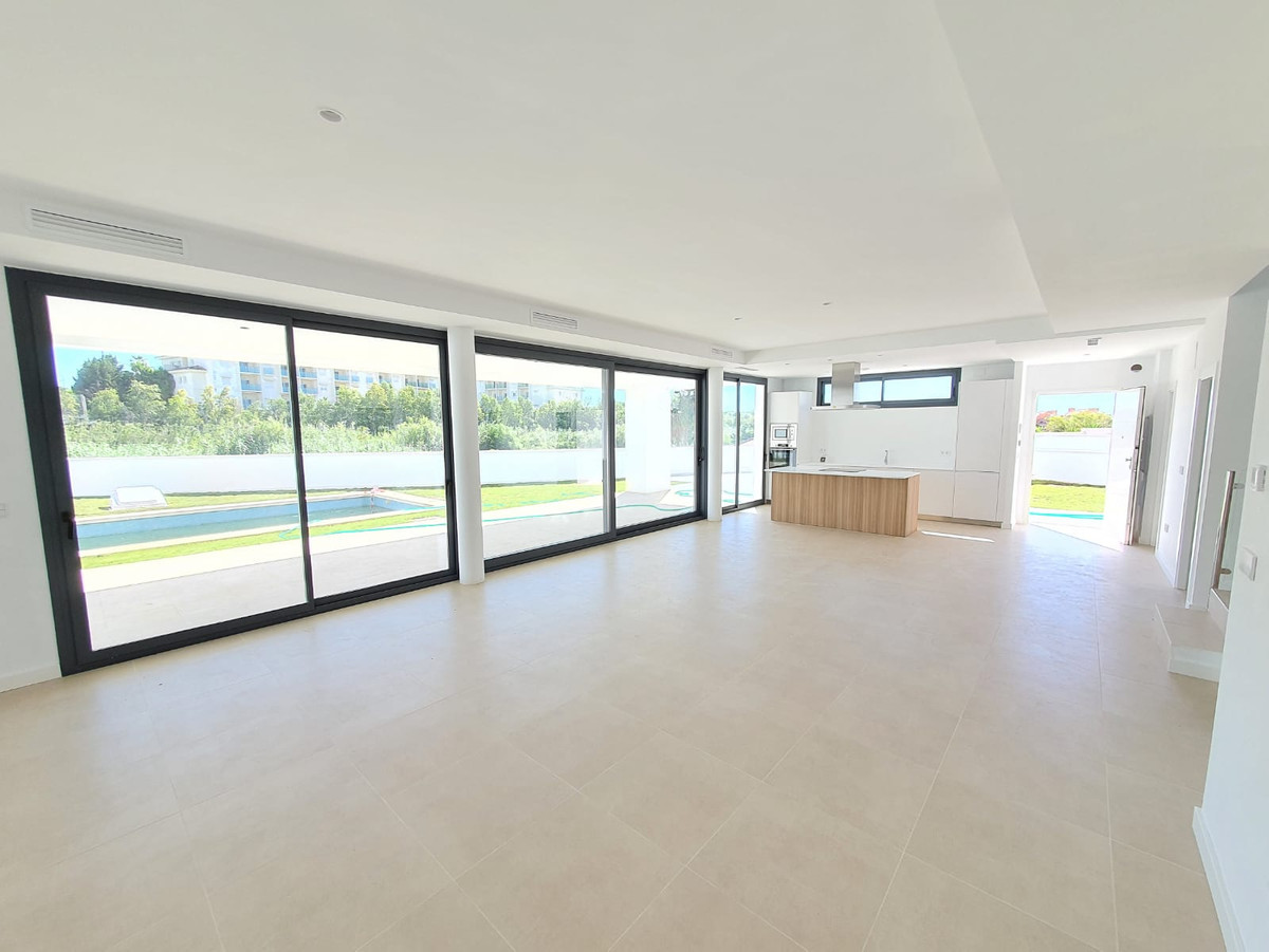 Villa til salgs til La Duquesa (Manilva)