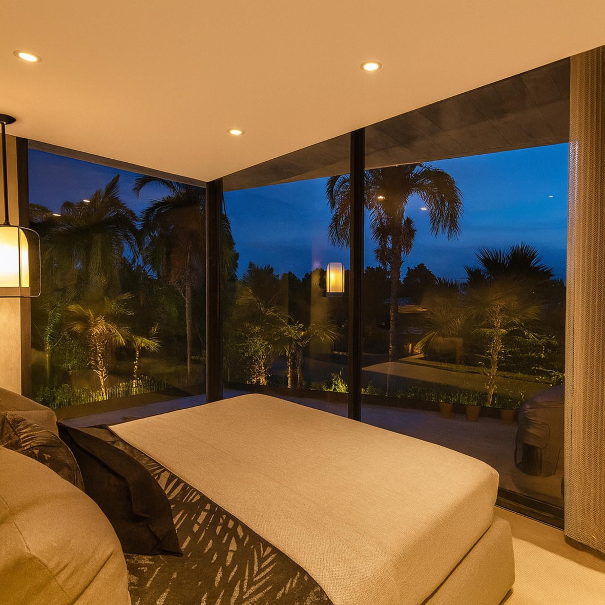 Villa for sale in Nueva Andalucía (Marbella)