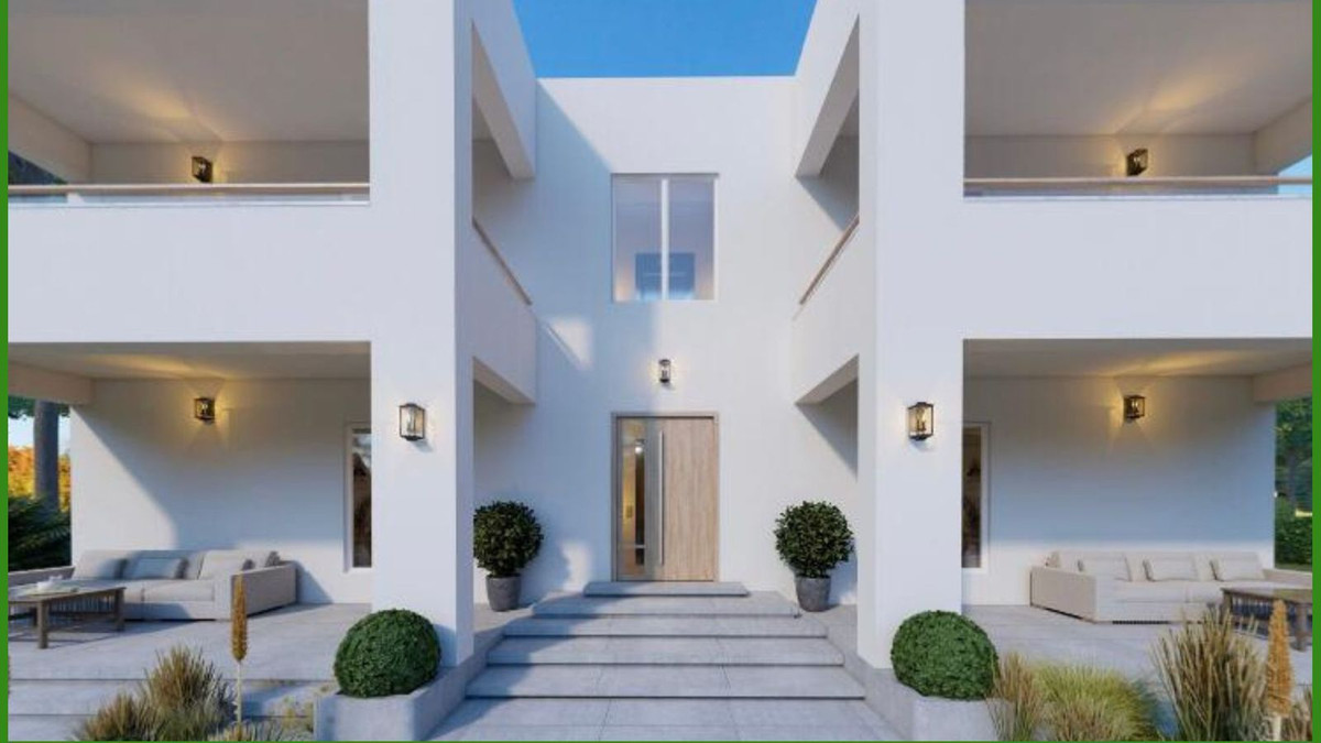 Villa for sale in Estepona