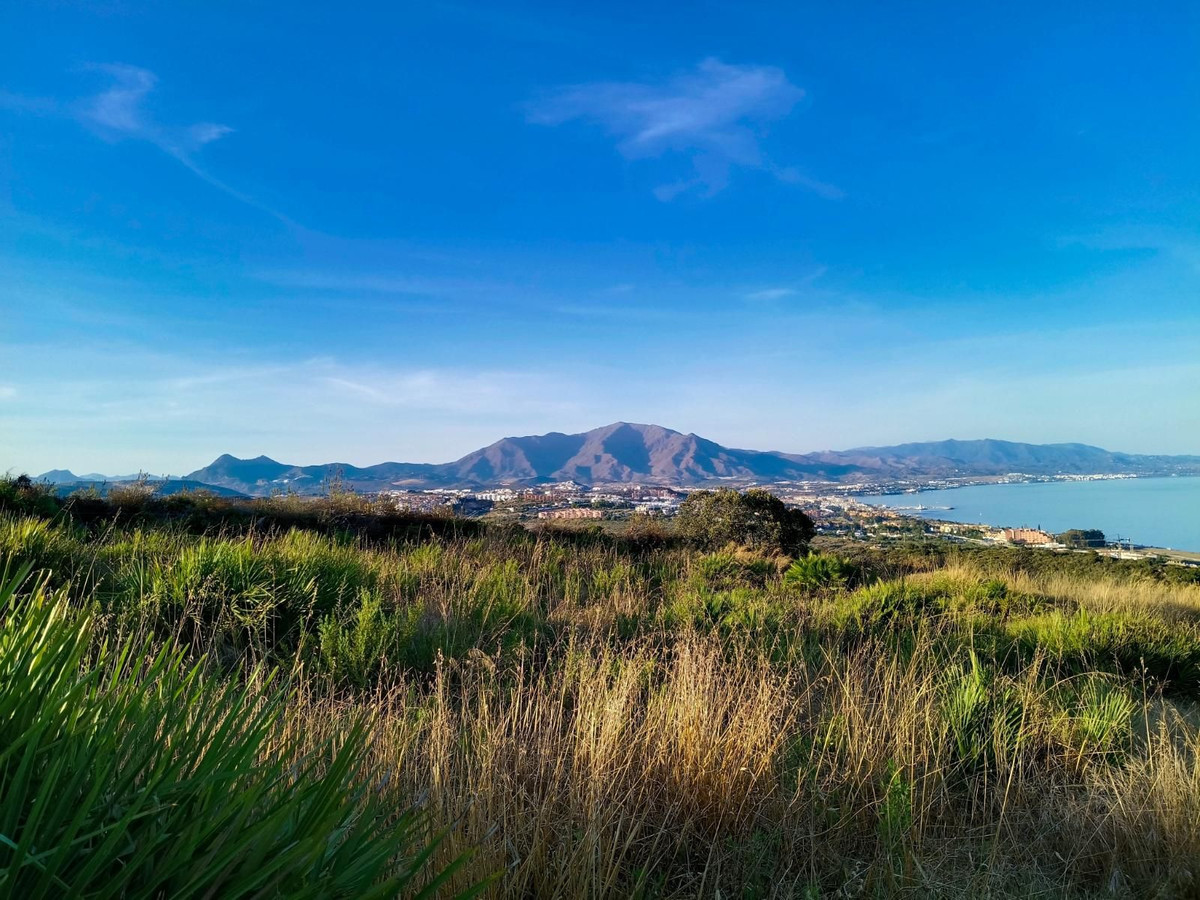 Tontti myynnissä Manilva