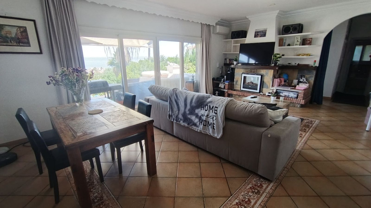 Villa for rent in Estepona