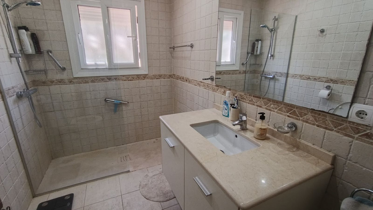 Villa for rent in Estepona