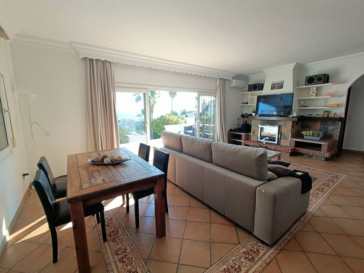 Villa for rent in Estepona