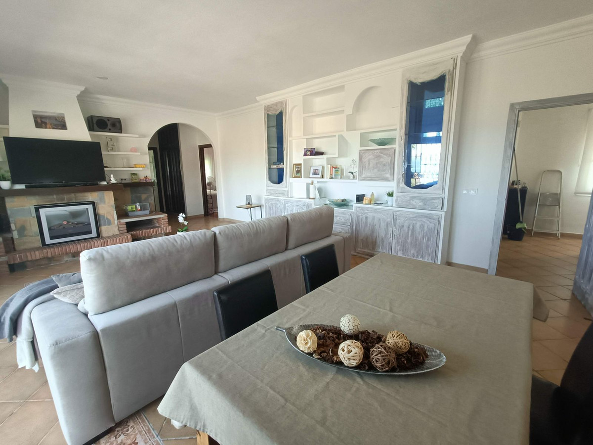 Villa for rent in Estepona