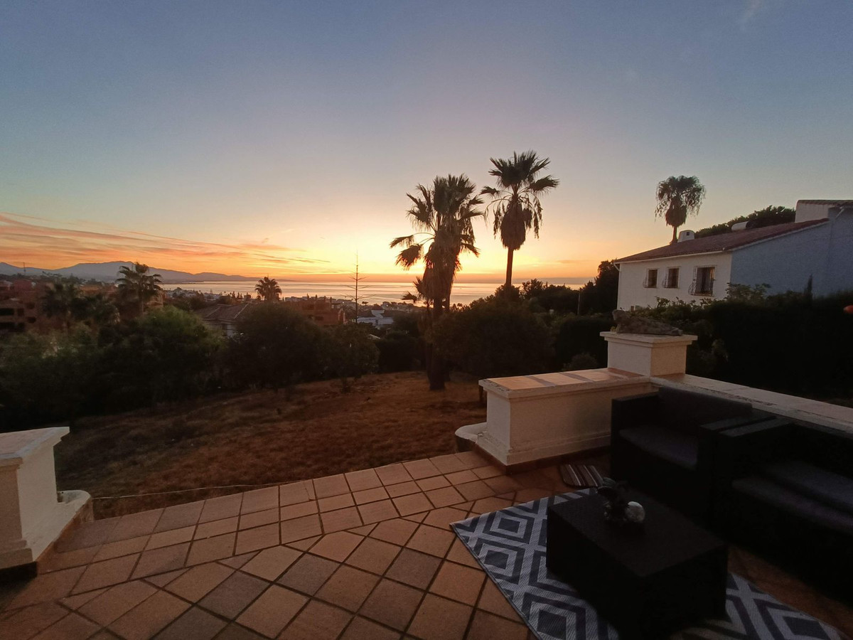 Villa for rent in Estepona