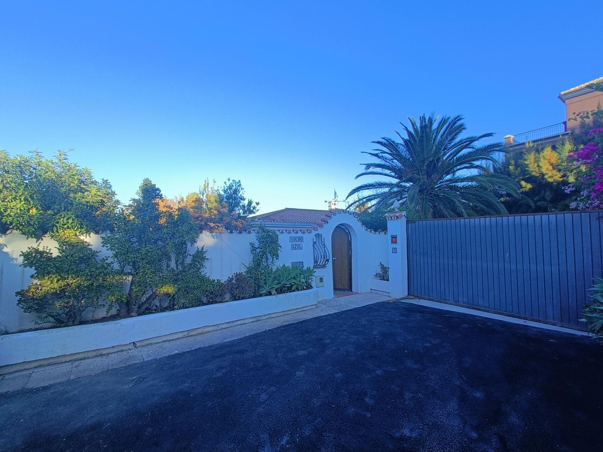 Villa for rent in Estepona