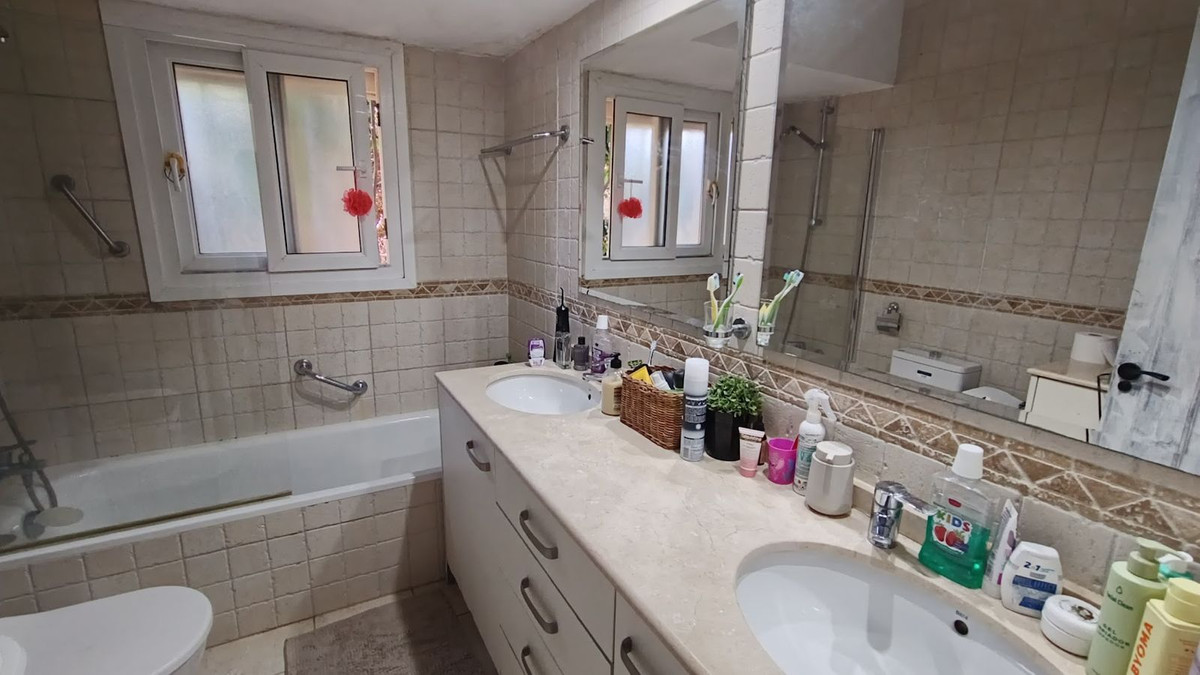 Villa for rent in Estepona