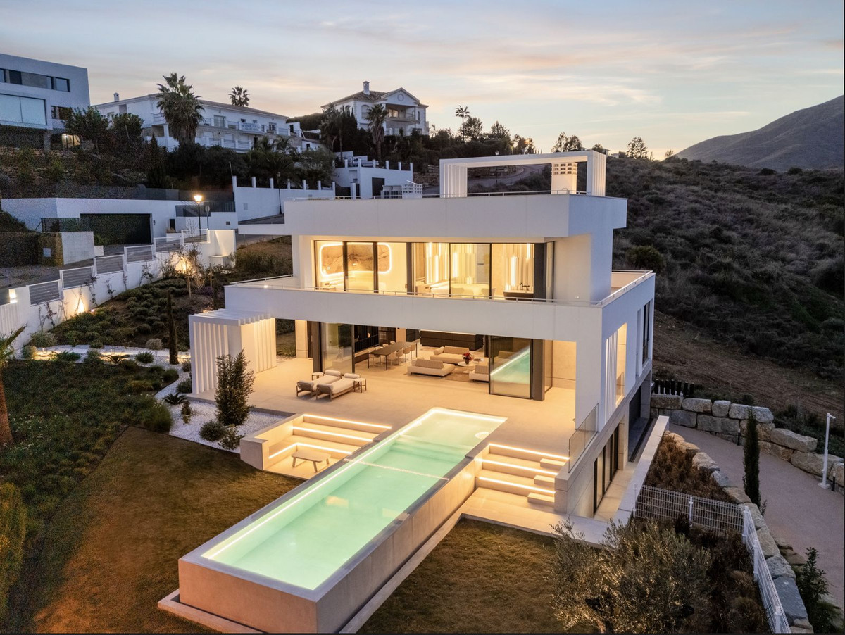 Villa for sale in La Cala de Mijas