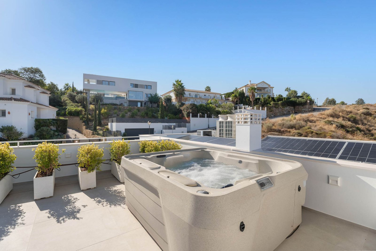 Villa for sale in La Cala de Mijas