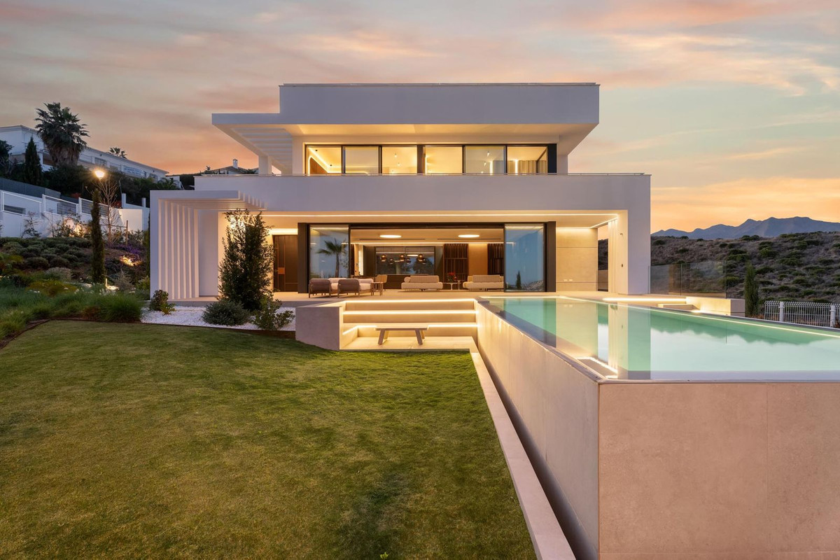 Villa for sale in La Cala de Mijas