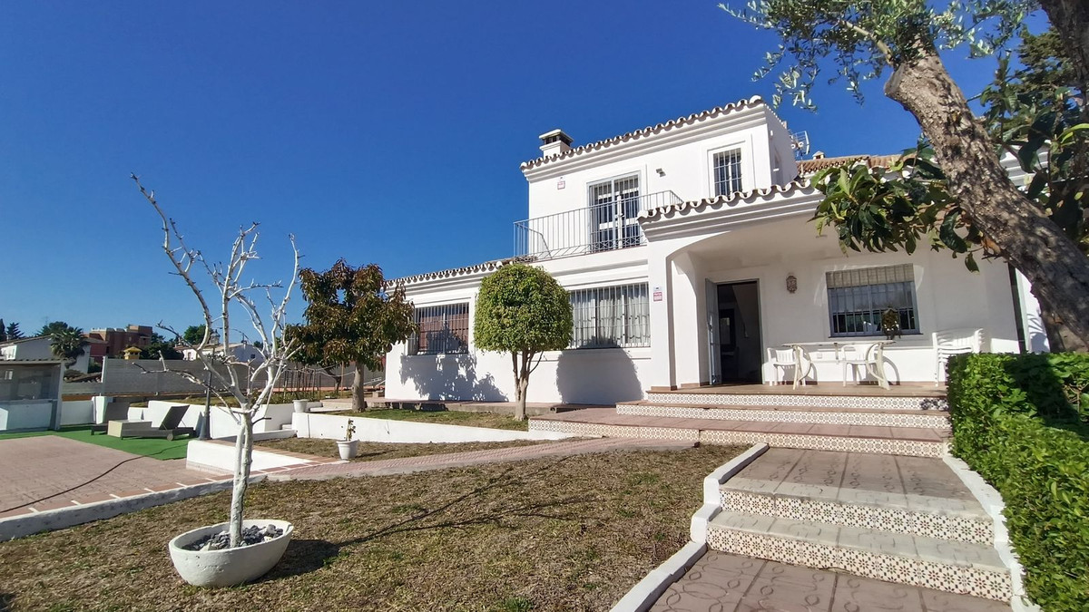 Villa for sale in Estepona