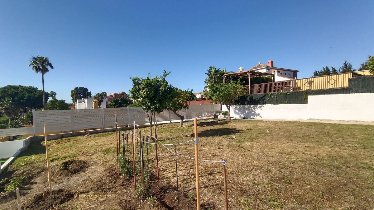 Villa for sale in Estepona