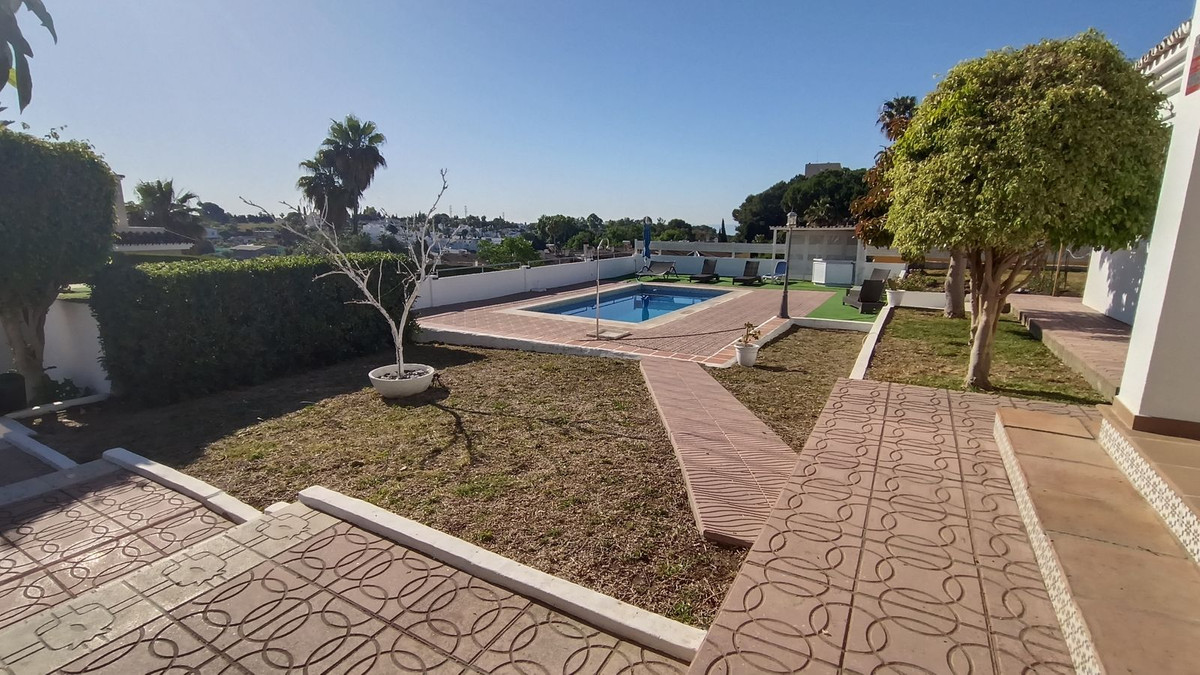 Villa for sale in Estepona