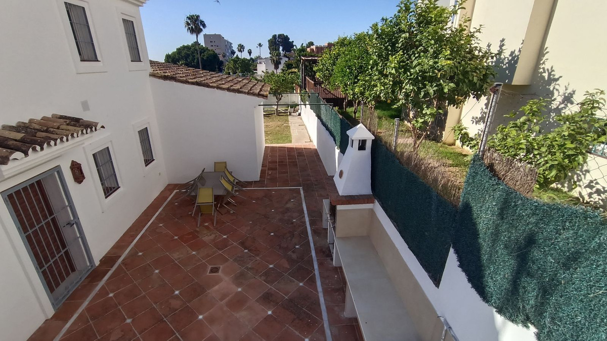 Villa for sale in Estepona