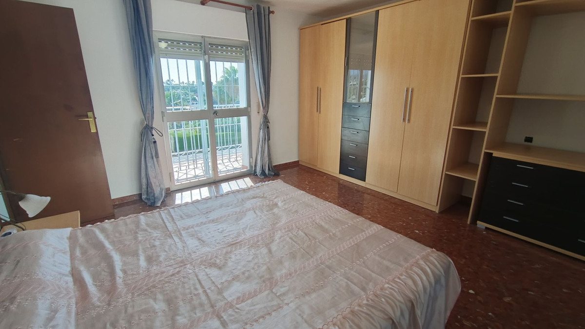 Villa for sale in Estepona