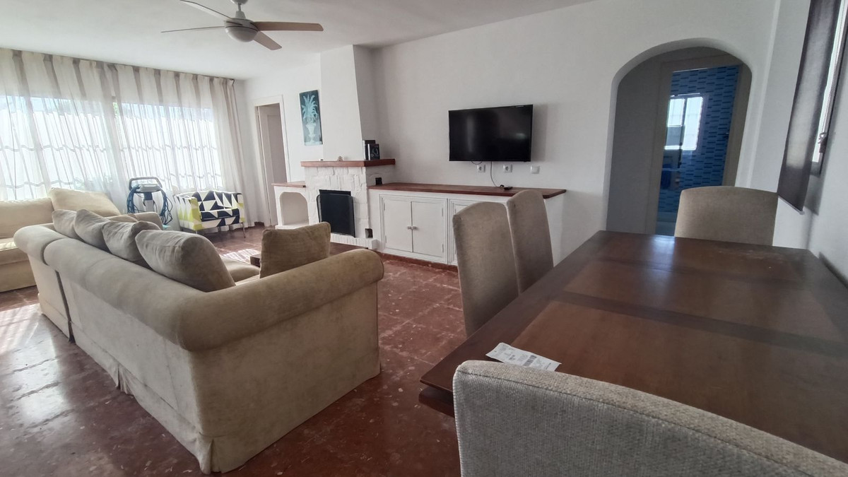 Villa for sale in Estepona