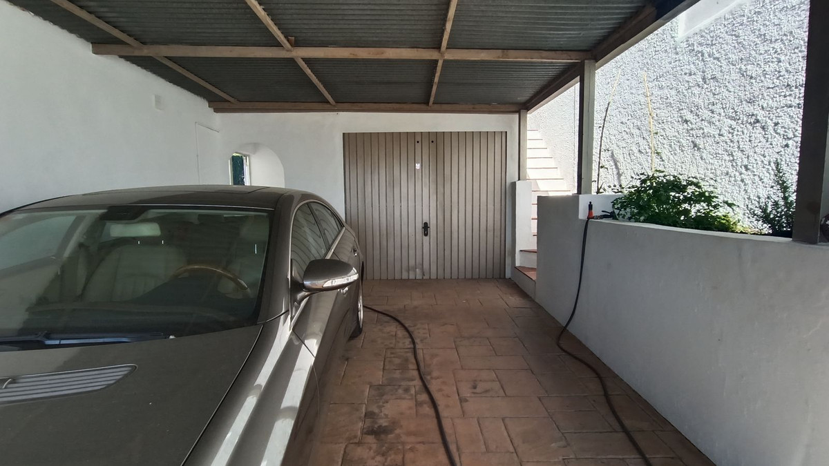 Villa for sale in Estepona