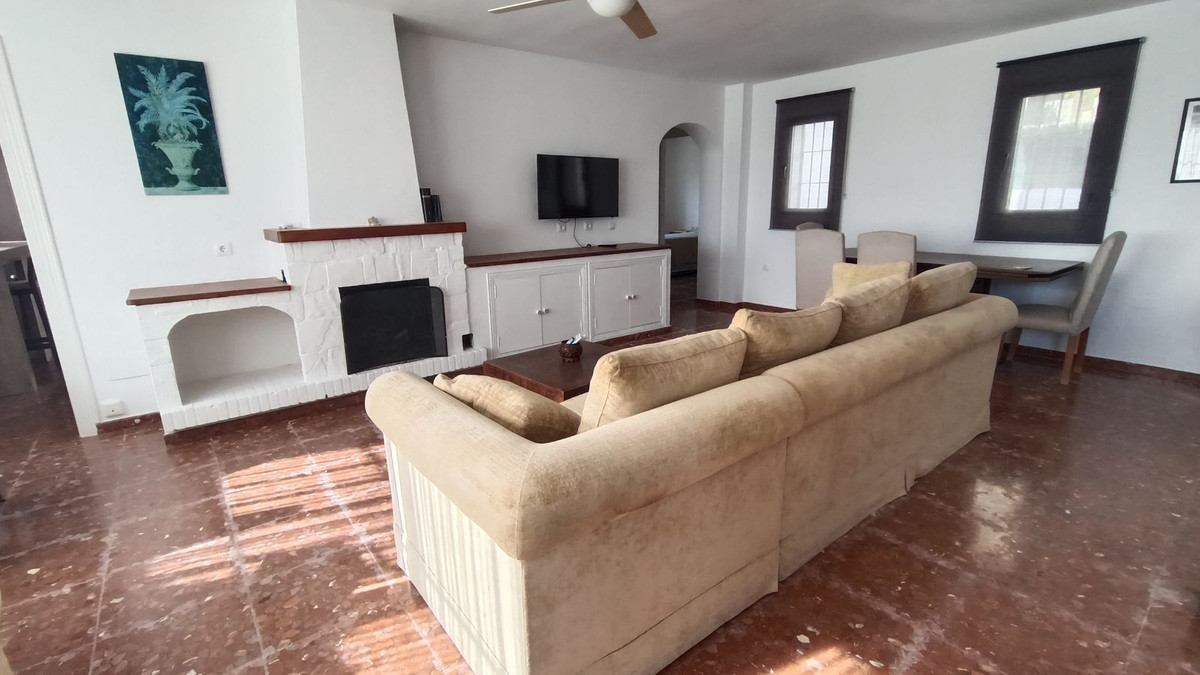 Villa for sale in Estepona
