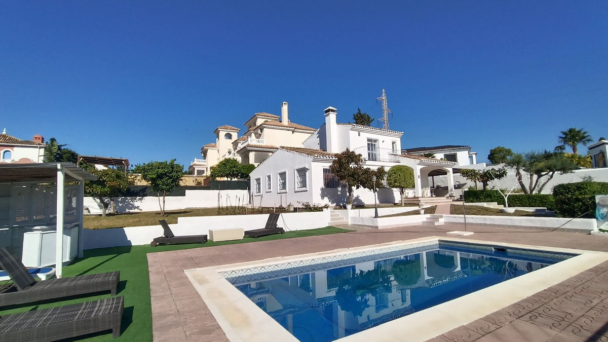Villa for sale in Estepona