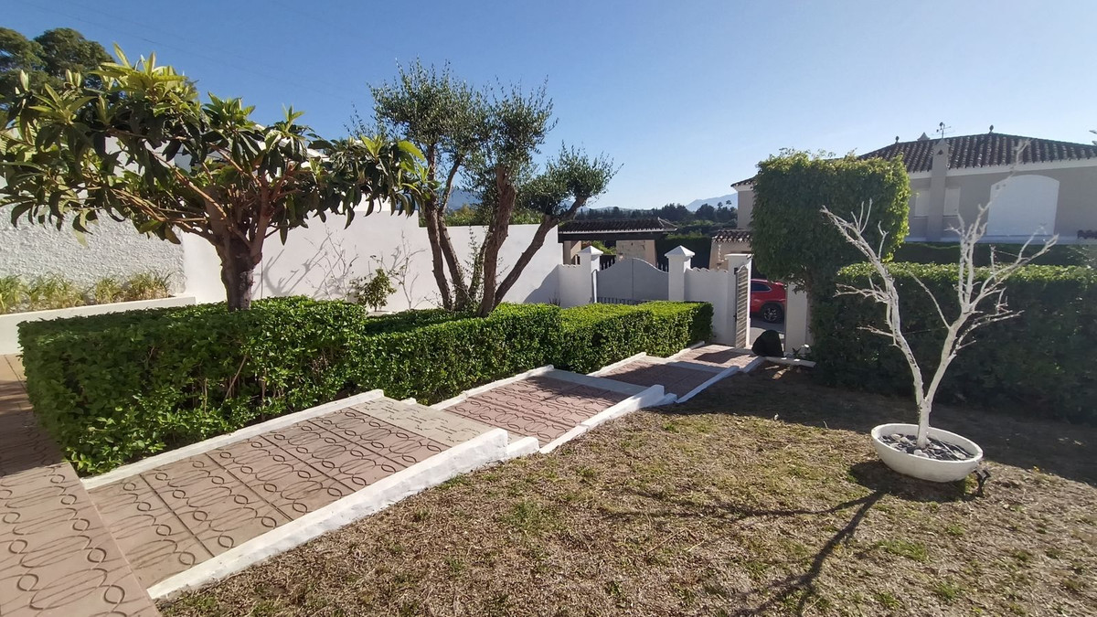 Villa for sale in Estepona