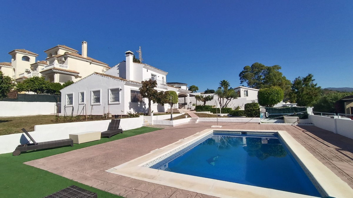 Villa for sale in Estepona