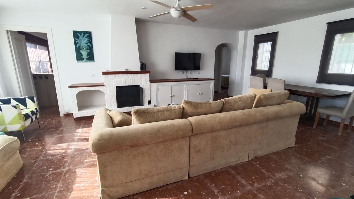 Villa for sale in Estepona