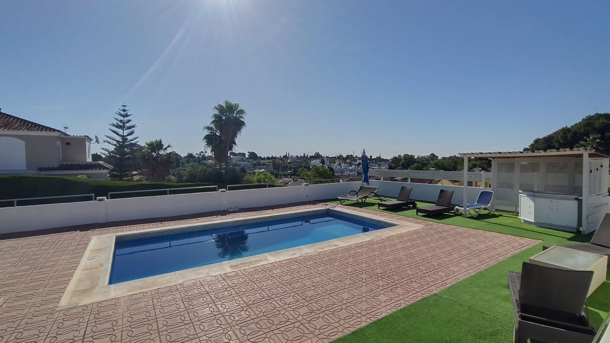 Villa for sale in Estepona
