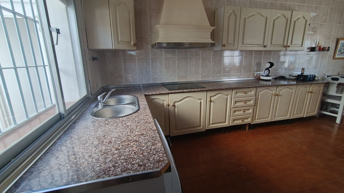 Villa for sale in Estepona