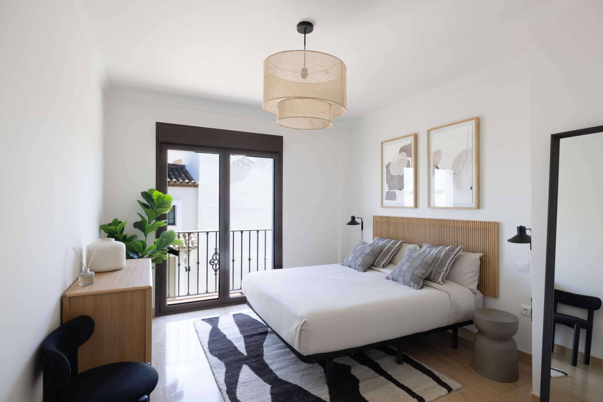 House for sale in Estepona