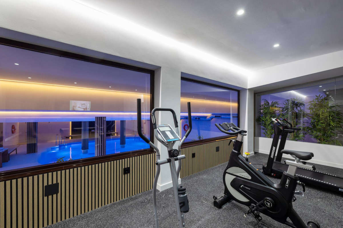House for sale in Estepona