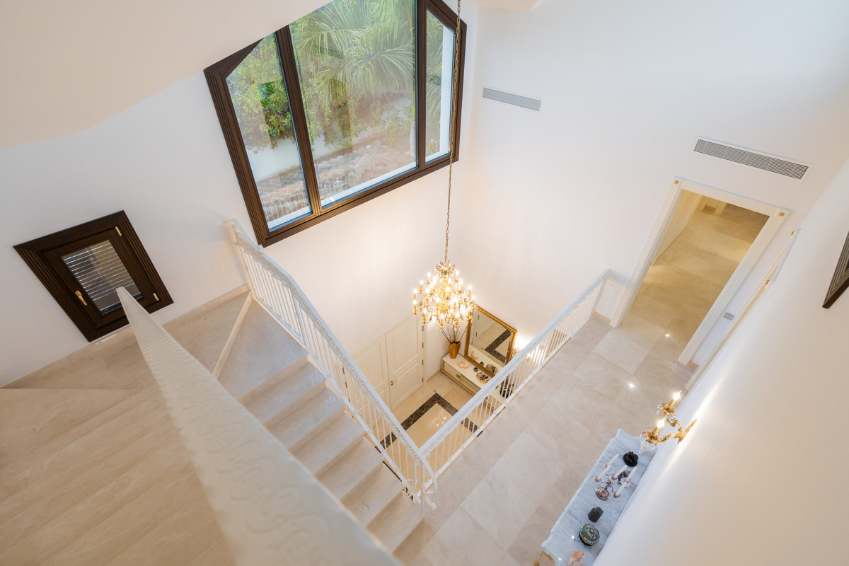 Villa for sale in Estepona