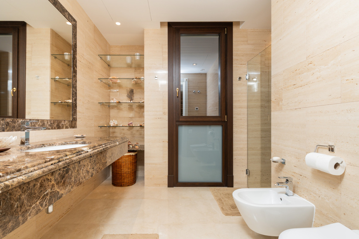 Villa for sale in Estepona